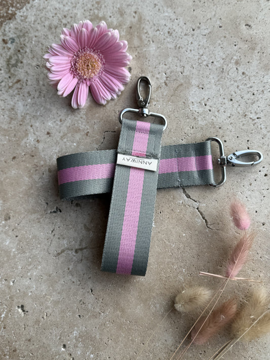 Anhänger für Schlüssel grau rosa