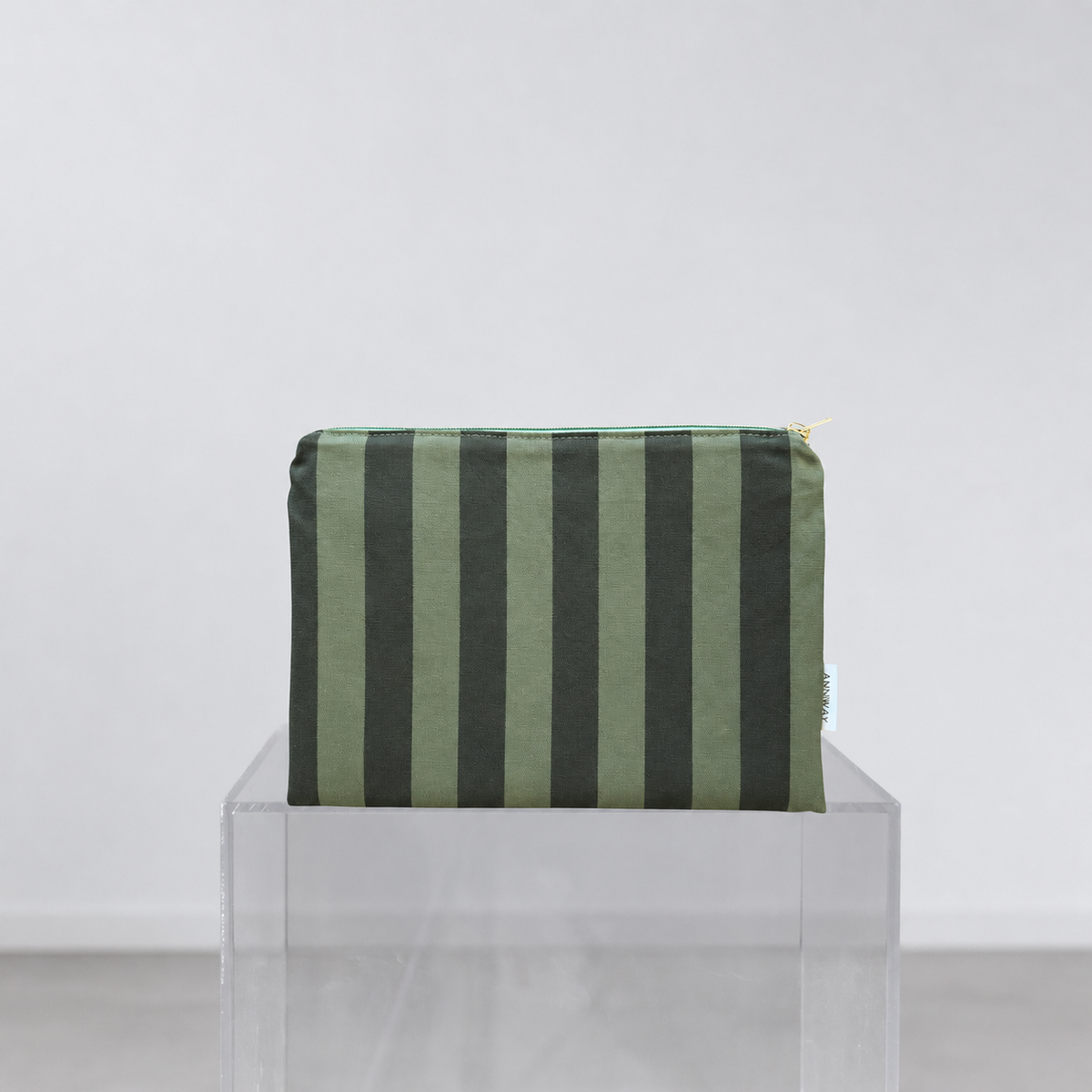 Beautybag_gr_n_braun_Frontal