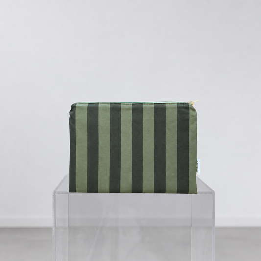 Beautybag_gr_n_braun_Frontal