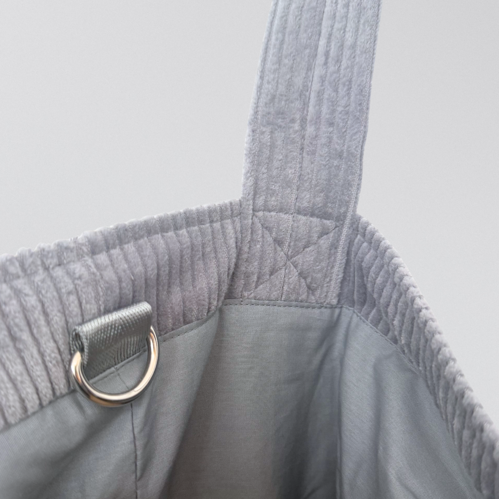 Cord Grau Detail