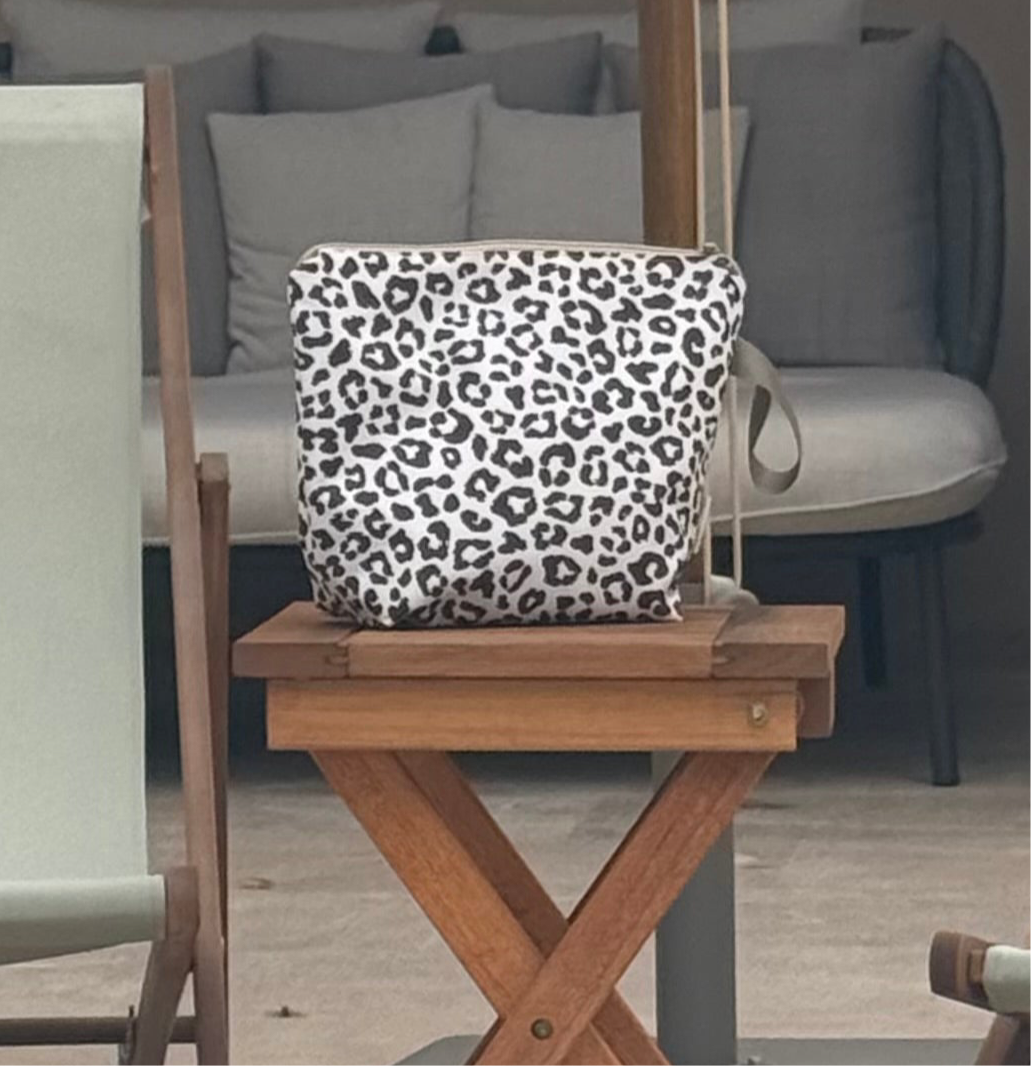 Aquabella Wetbag Leo Schwarz für nasse Badebekleidung im Schwimmbad und am Strand
