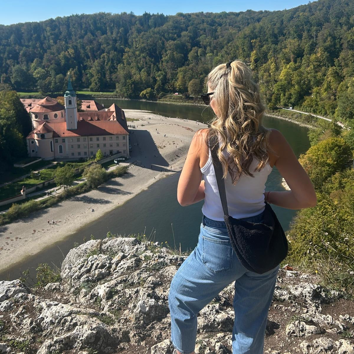 Lunabag Ausflug schwarz Tragebild