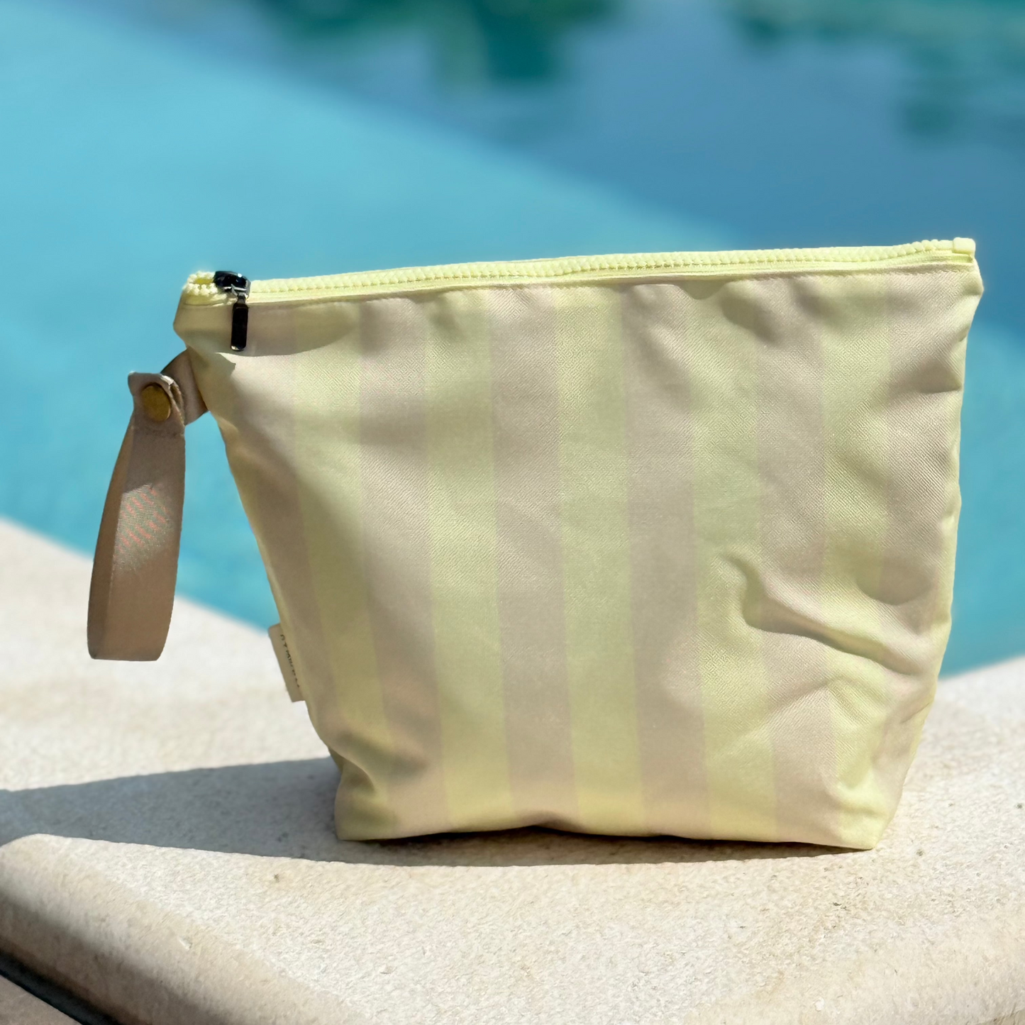 Aquabella Wetbag butteryellow gestreift wasserabweisende Nasstasche für Kita, Schwimmbad und Reisen von anniway