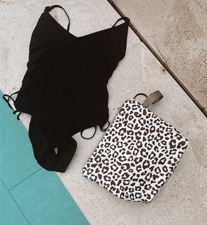Aquabella Wetbag Leo Schwarz für nasse Badebekleidung im Schwimmbad und am Strand, Pool